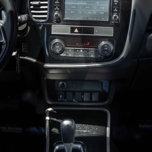 MITSUBISHI OUTLANDER – 2020