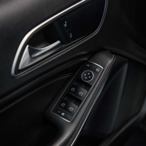 MERCEDES BENZ GLA200 – 2019